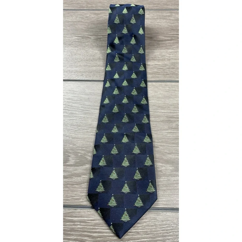 Izod Men's 100% Silk‎ All Over Christmas Tree Pattern Neck Tie Blue New